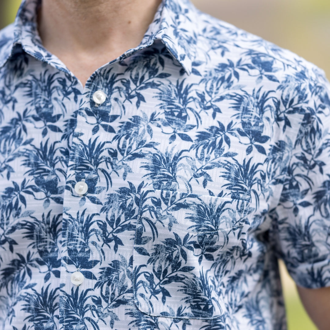 Adaptive Cooling Magnetic Front Short Sleeve Shirt in Blue Grey Palm featuring a stylish palm print design.