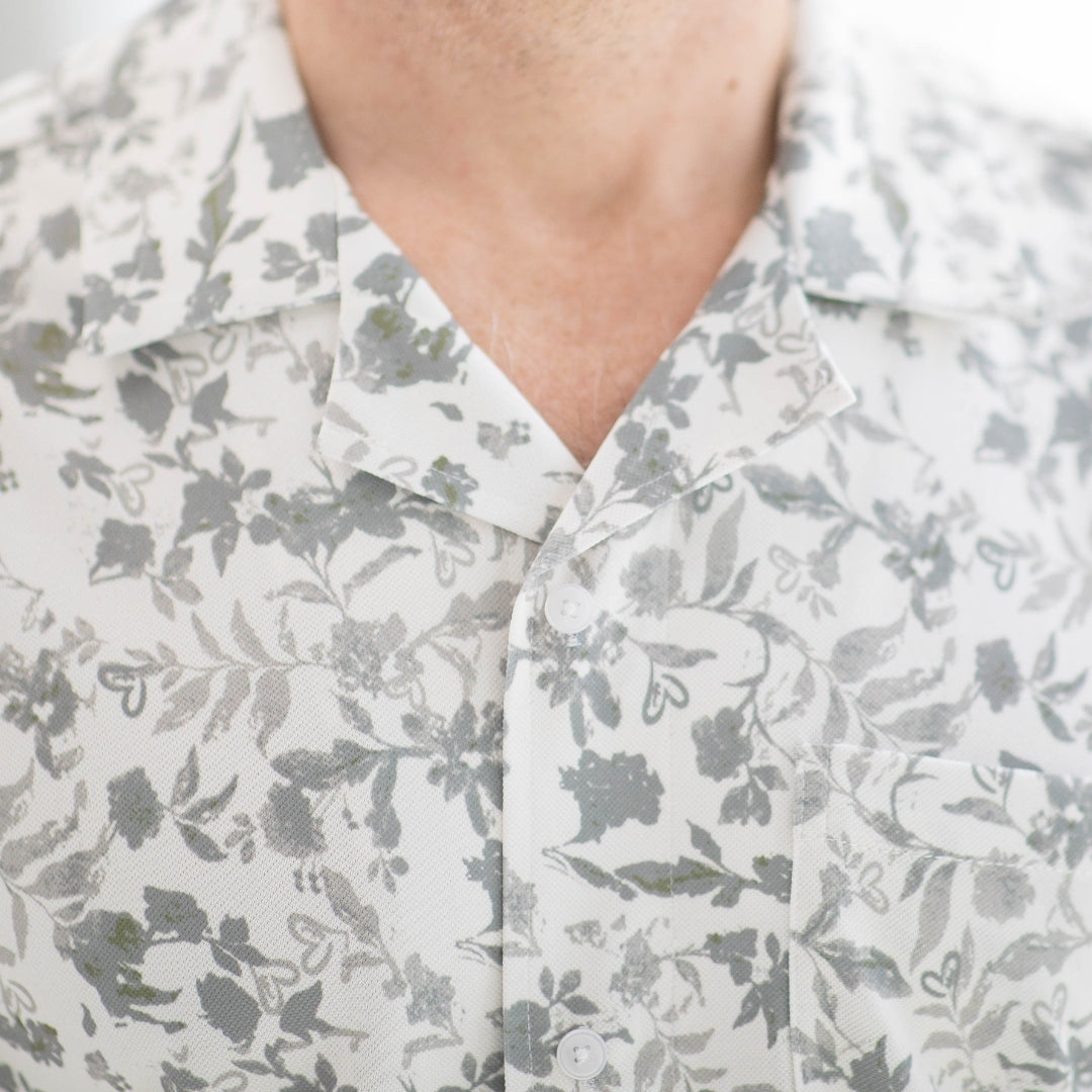 Untucked Short Sleeve Cooling Fabric Casual Shirt with Magnetic Closures in Grey Floral