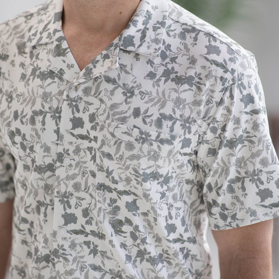 Untucked Short Sleeve Cooling Fabric Casual Shirt with Magnetic Closures in Grey Floral