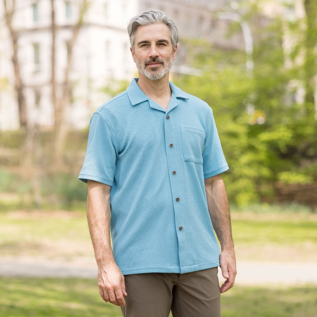 Short Sleeve Untucked Aqua Casual Shirt with Magnetic Closures