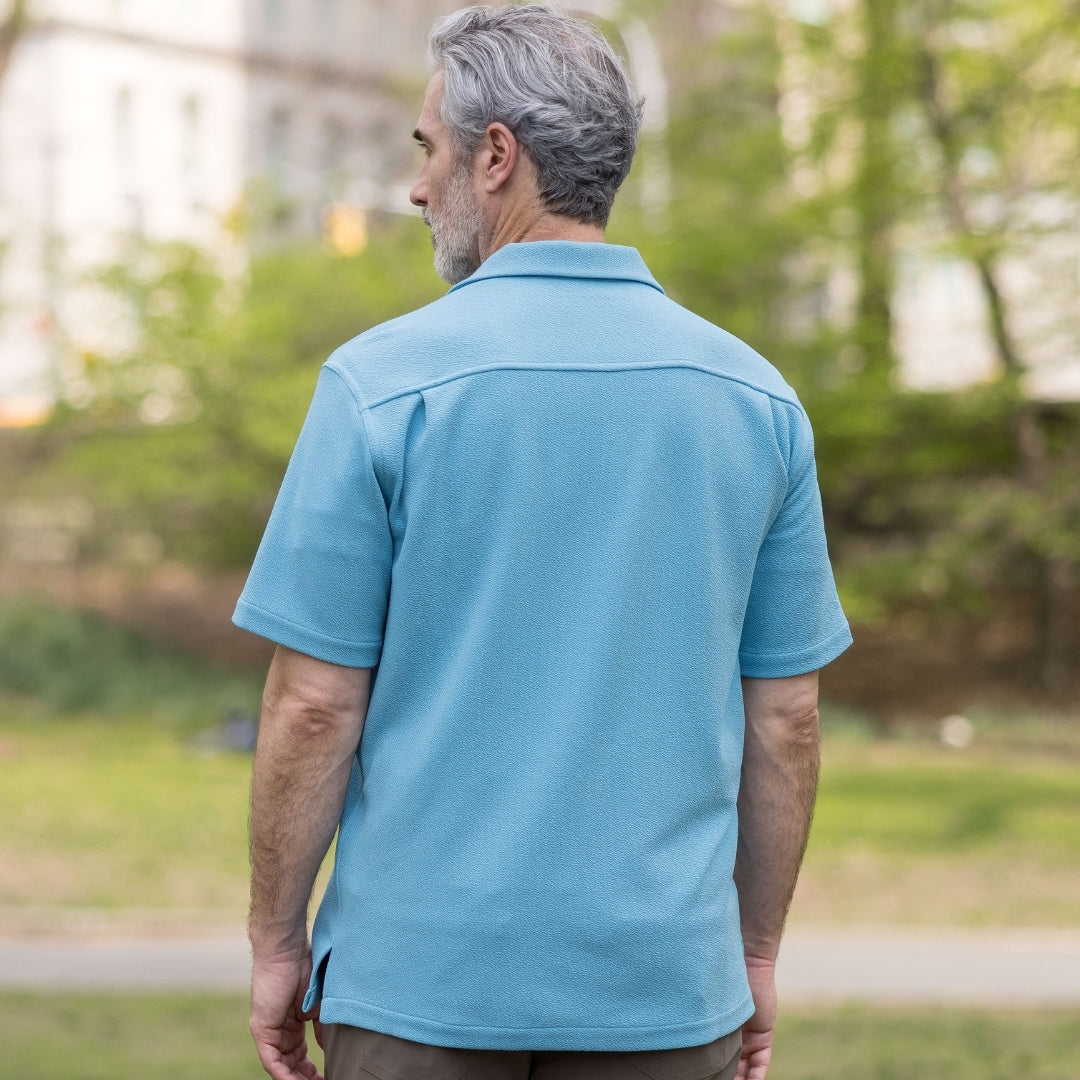 Short Sleeve Untucked Aqua Casual Shirt with Magnetic Closures