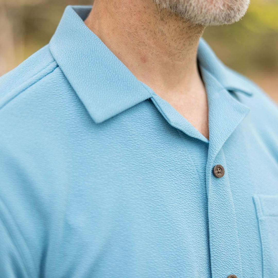 Short Sleeve Untucked Aqua Casual Shirt with Magnetic Closures