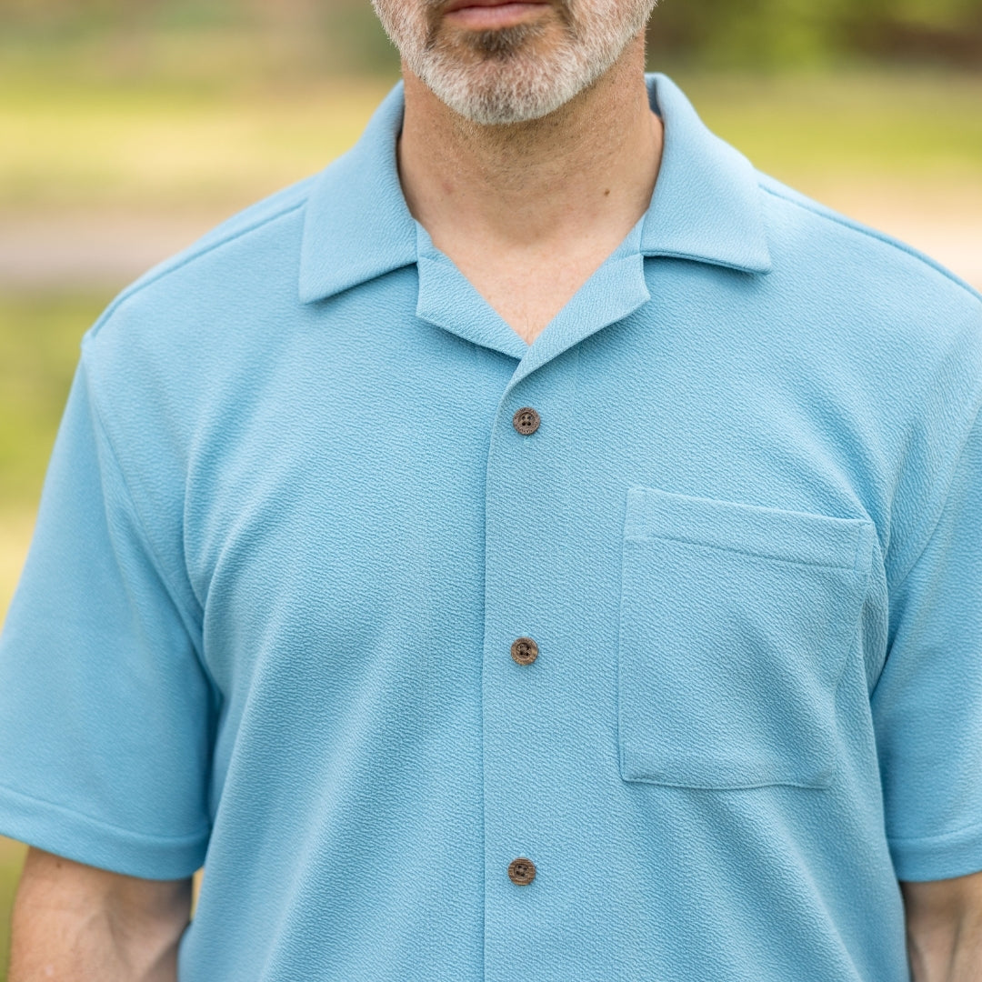 Short Sleeve Untucked Aqua Casual Shirt with Magnetic Closures