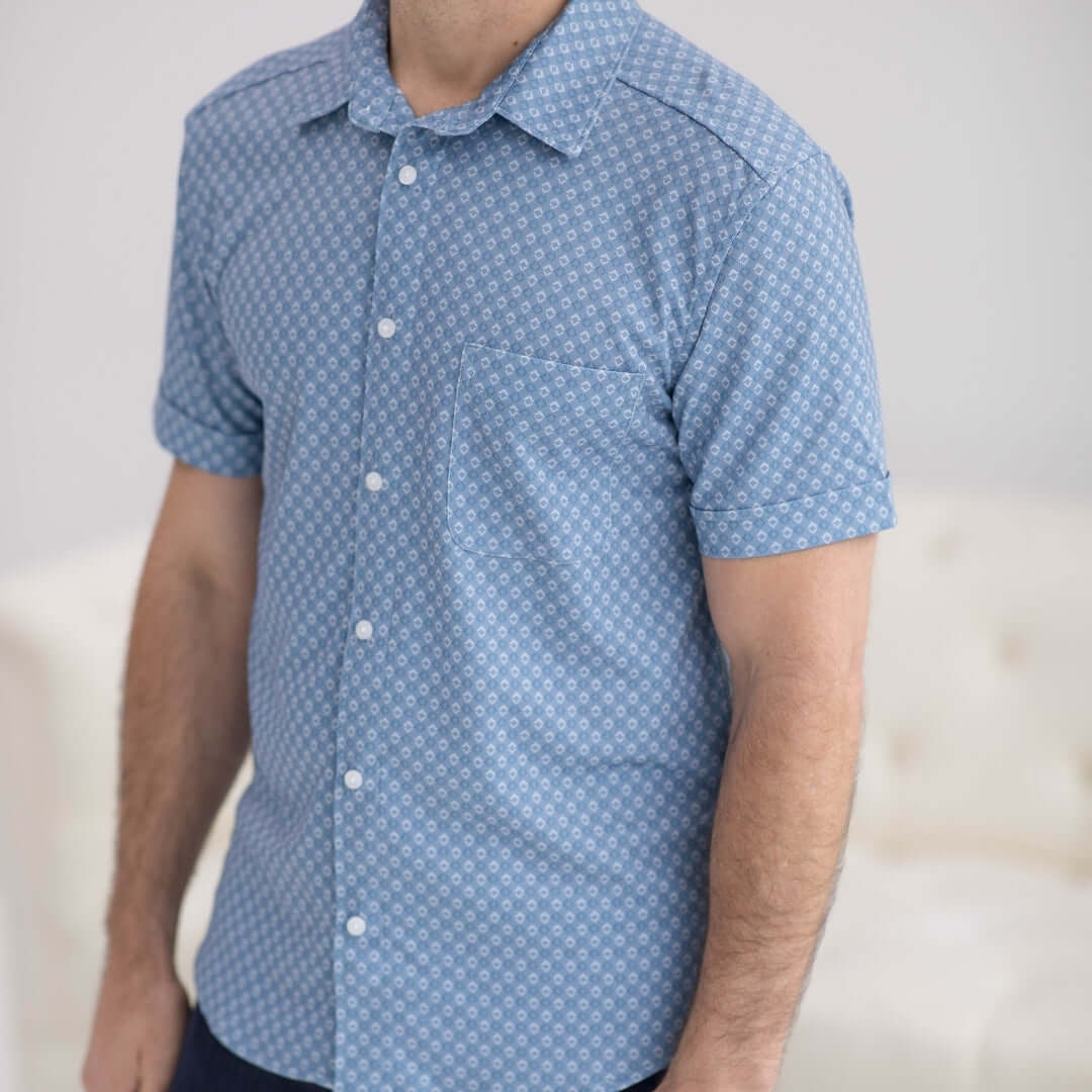 Adaptive cooling magnetic shirt in blue diamond design, ideal for comfort and limited mobility support.